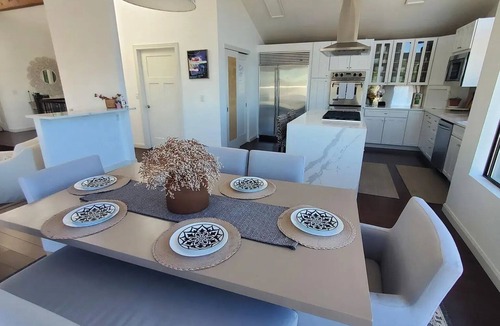 Boulevard Bluffs House | Ocean Views +EZ Ferry to San Juan Islands