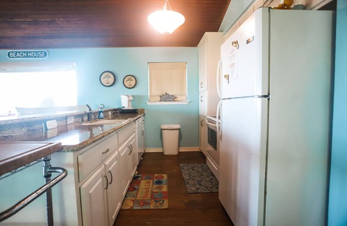 Freeport House | Oceanfront Beach House | Direct Beach Access | 4/2, Washer/Dryer, Full Kitchen