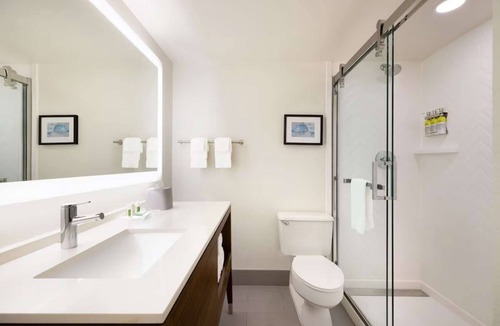 Fort Worth Hotel | Off I-35W | Indoor Pool + On-Site Dining