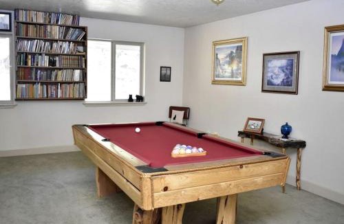 Tamarack House | Off-The-Grid Cottage Rental with 360-Degree Mountain Views near Cascade, Idaho