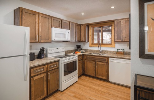 Red River Resort | OFFICIAL LISTING | Worldmark Red River 1BR w/Fireplace, balcony and chair lift