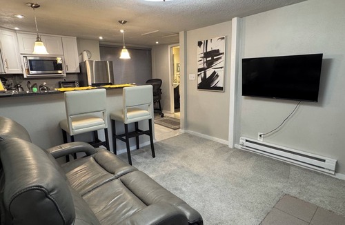 North Alameda House | Oh Man, are we in a good spot! — Private bungalow