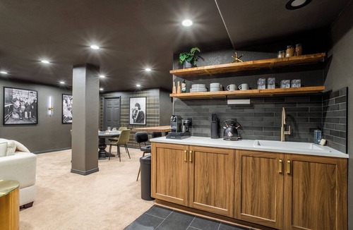 Berkley House | On Meade Speakeasy – Hot Tub, Fire Pit, near Downtown