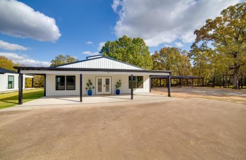 Emory House | On-Site Dock & Ramp: 3-Unit Escape on Lake Fork!