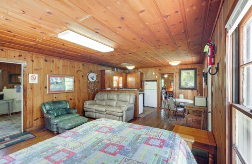 Whitney Cottage | On-Site Trails! Cozy Whitney Cottage 2 Mi to Lake