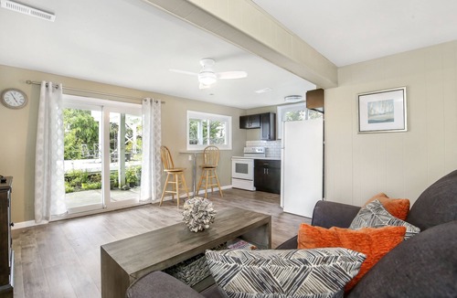 Federal Way House | One Bed Executive Suite off the Sound!