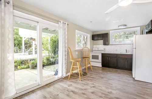 Federal Way House | One Bed Executive Suite off the Sound!