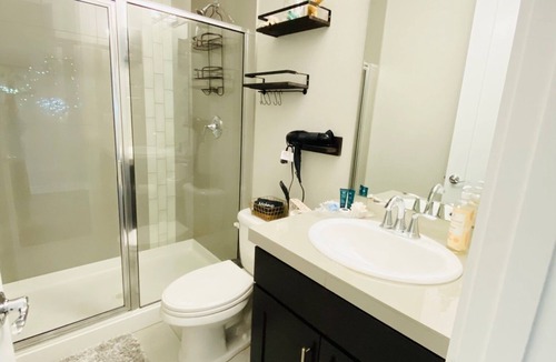 Everett Cabin | One bedroom with private bath in a quite neighborhood/shared home with owners.