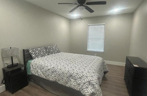 Freeport House | Only minutes away from Surfside Beach