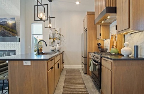 Edmond House | ONYX @ The Lark | Stylish & Serene Edmond Oasis