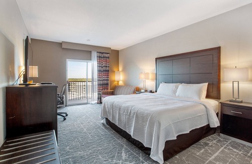 Waldron Hotel | Orangewood Inn & Suites Kansas City Airport