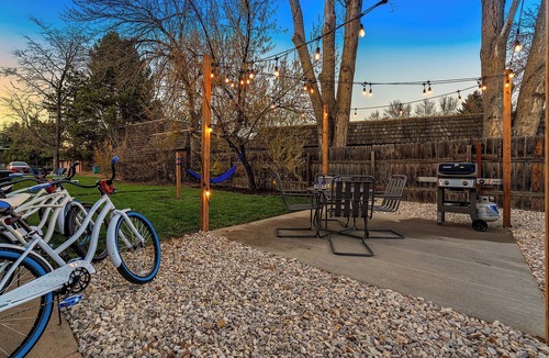 University Acres Condo | Orchard Flats | Perfect Group Stay w/Yard and BBQ