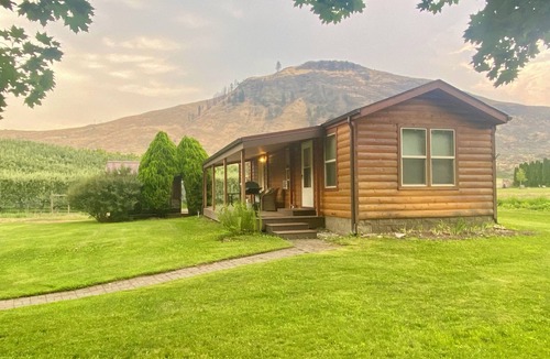 Oroville Cottage | Orchard Guest House- Boats, Bikes, ATVs and helicopters welcome!