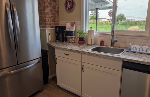 Yakima House | Orchard View Oasis- Feast your eyes on this stunning agricultural landscape!
