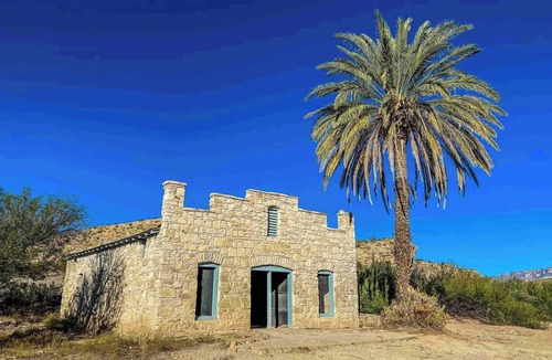 Study Butte-Terlingua Cabin | Organic Earthen Desert Dome For Two -Sustainable Stay Under the Stars Terlingua