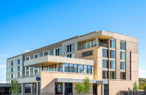 Waldron Hotel | Origin Kansas City Riverfront, a Wyndham Hotel