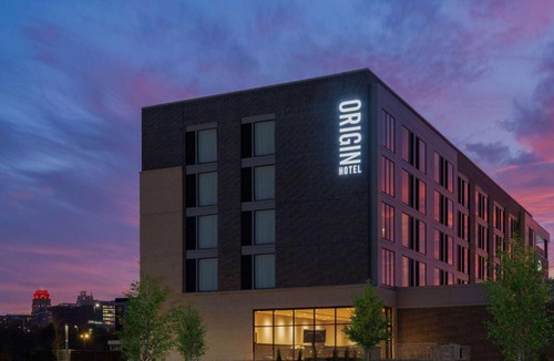 Waldron Hotel | Origin Kansas City Riverfront, a Wyndham Hotel