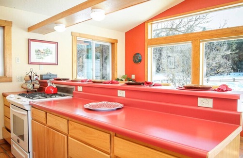 Haines House | Orville Chandler Ranch, Majestic Views! Sleeps 7, Local Golfing 50% Off!