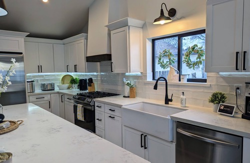 Oroville House | Osoyoos Lake Luxury Retreat - 150’ Private Waterfront & Toys
