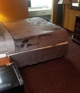 Stillwater Apartment | OSU King Bed Hotel Room 111 Booking