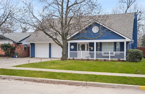 Norman House | OU Hideaway | Your Relaxing Retreat with Hot Tub