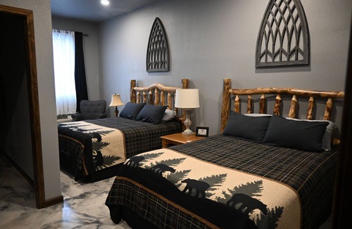 Martinsville Cabin | Our beautiful lodge near Albany, MO is sure to please! Perfect for large groups
