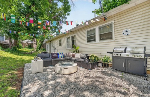 Kansas City House | Outdoor Cinema Fire Pit Grill Board Games