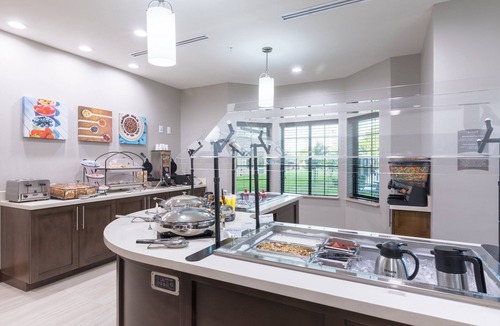 Lake Jackson Condo | Outdoor Pool. Free Breakfast. Great Location!