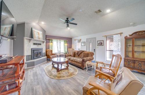Daisy House | Outdoorsy Getaway Near Atoka: Hunt, Fish & Relax!