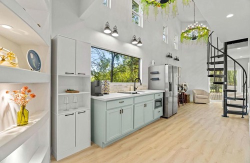 Paige Other | Outstanding Luxurious Dome with Mini Golf, Outdoor Bath, Sauna and Lake Views in Elgin, Texas