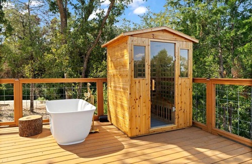 Paige Other | Outstanding Luxurious Dome with Mini Golf, Outdoor Bath, Sauna and Lake Views in Elgin, Texas