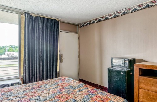 Tougaloo Hotel | OYO Hotel Jackson North I-55| King Bed