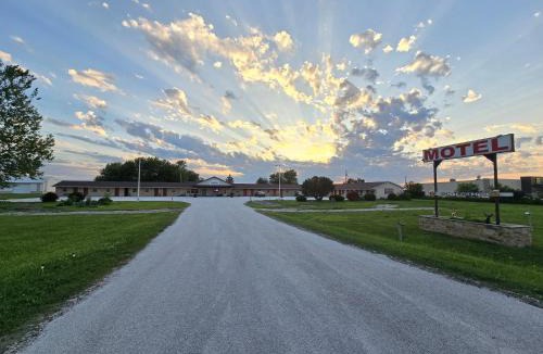 Eagle Grove Hotel | OYO Sandman Inn