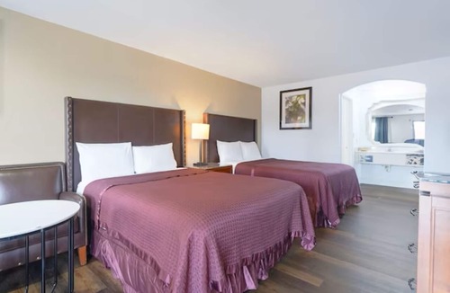San Augustine Hotel | OYO Value: 2 Full Beds Non-Smoking, Great Location.