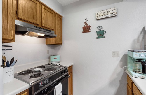 Notch Estates Condo | Ozark Fun - Cozy 2-bedroom 1 mile from SDC - Rest and Relax!