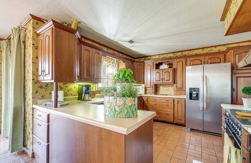 Dover House | Ozark Getaway w/Pond, Fire Pit & Patio
