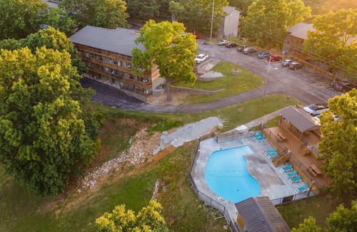 Notch Estates Condo | Ozark Skyline Retreat