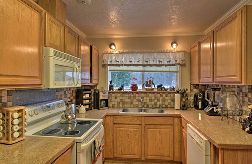 Randle House | Packwood Getaway w/Game Room, Grill & Patio