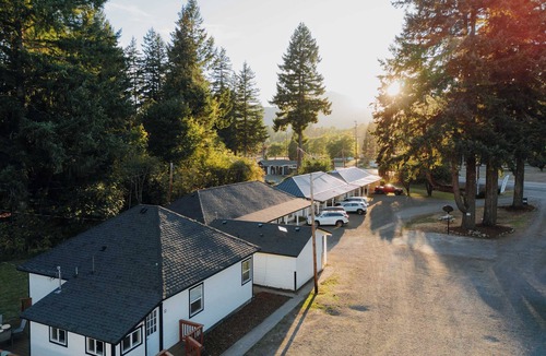 Packwood Apartment | Packwood | Summerland Suite at The Peak Motel