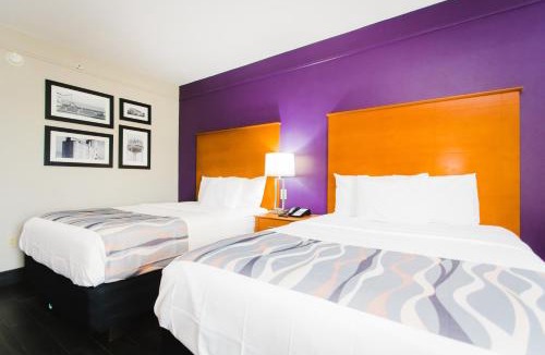 Barker Hotel | Palacio Royale Inn Signature Katy