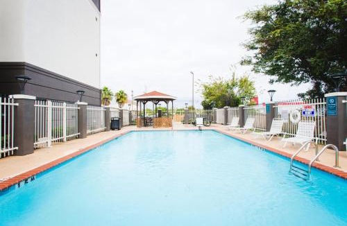 Barker Hotel | Palacio Royale Inn Signature Katy