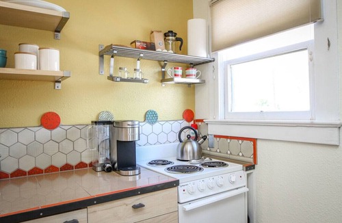 Baker City Apartment | Palmer House, Studio 4, Cozy Downtown Studio for 2, Local Golfing 50% Off!