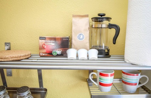 Baker City Apartment | Palmer House, Studio 4, Cozy Downtown Studio for 2, Local Golfing 50% Off!