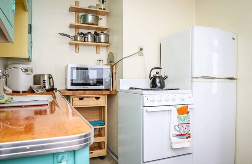 Baker City Apartment | Palmer House, Studio 3, Cozy Studio for 2 Downtown! Local Golfing 50% Off!