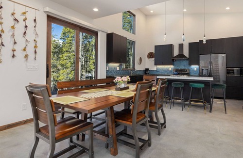 Estes Park House | Panoramic Mountain Views, Hot Tub & Peaceful Retreat near Estes Park