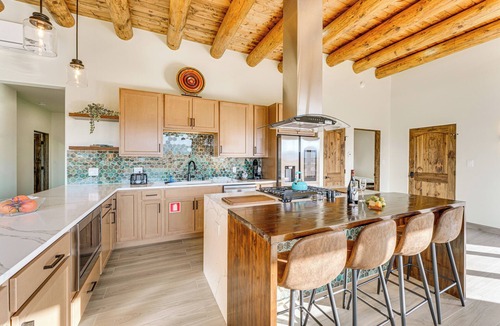Taos House | Panoramic Mtn Views! Serene Gem in Ranchos De Taos