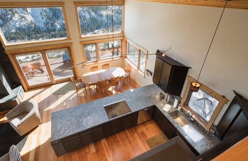 Bayfield House | Panoramic Valley Home | Views, Deck & Game Room - Sauna