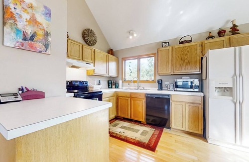 Glacier View Meadows House | Panoramic Views! 'The Cozy Fox Cabin' in Livermore