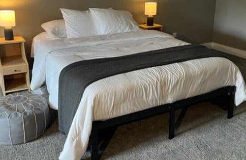 Papillion House | Papio Retreat - Walk to Downtown