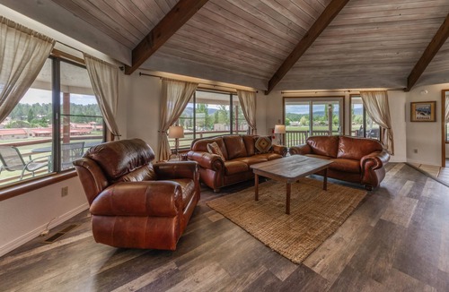 Ruidoso Ski Chalet | Par Fore the Course: Dog Friendly, Level Entry 3 Bedroom with a View of the Course!